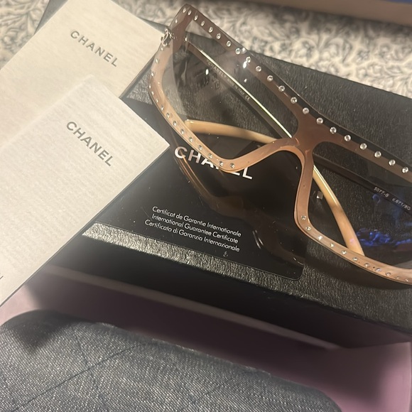 Chanel - Picture 1 of 7